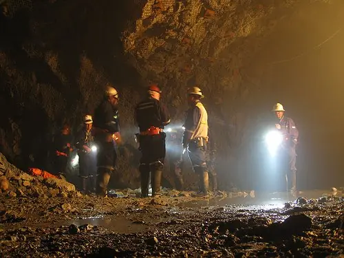 Miners underground at San José